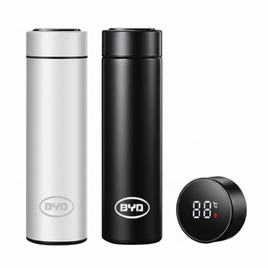 زجاجة ماء رياضية معزولة بشعار السيارة | إكسسوار سيارات byd